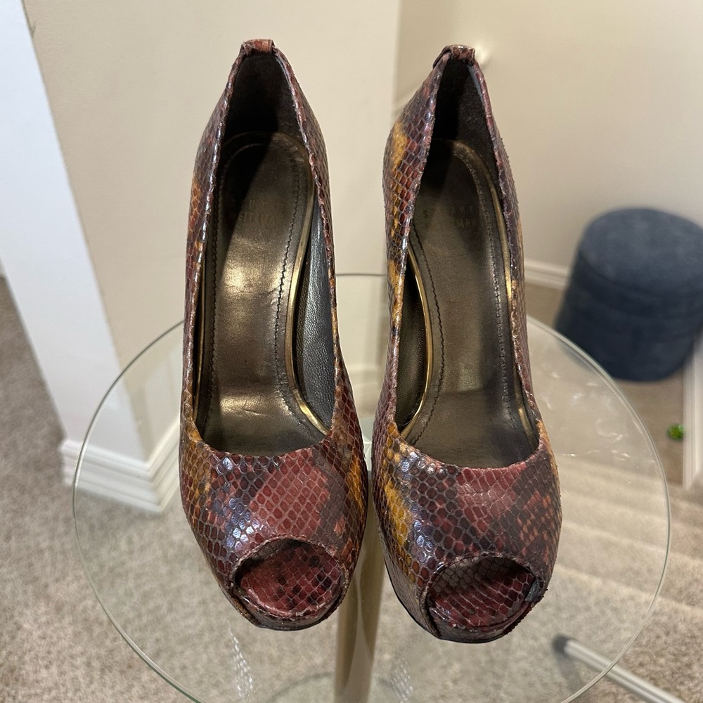 Stuart Weitzman Python Snakeskin Peep Toe Heel In… - image 5